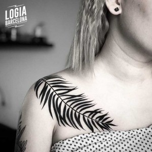 tatuaje_planta_hombro_logia_barcelona_mace_cosmos    